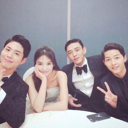 Park Bo Gum bersama Song Hye Kyo, Yoo Ah In, dan Song Joong Ki.